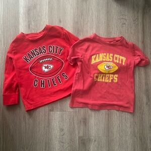 2 Kansas City chiefs shirts 4T ❤️💛